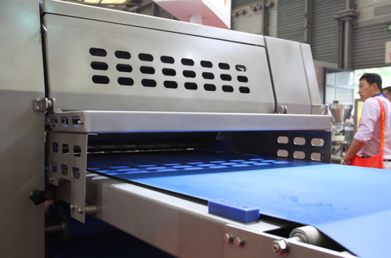 kopen Van de de Makermachine van Paratha van de Flatbreadlijn Gemakkelijke Schoon met 800mm Breedte Werkende Lijst online vervaardiging