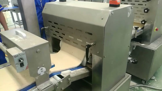 kopen Volledige Automatische Bevroren Pizzaproductielijn 100 - 270mm Diameter voor Vierkante Gevormde Pizza online vervaardiging