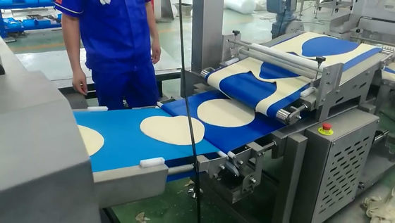 kopen De minimum Automatische Pizza die van 2,5 Mm Diktemachinepizza baseren/Korstproductielijn maken online vervaardiging
