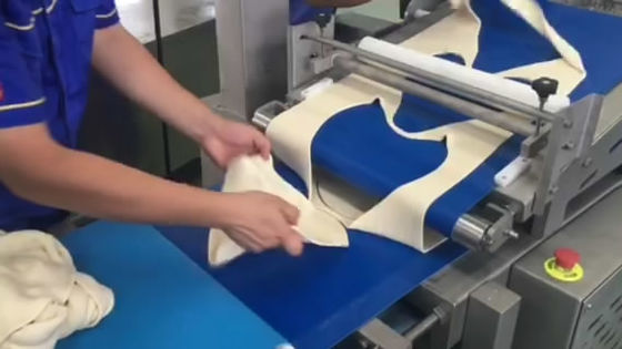 kopen Industriële Bevroren Pizza Minimum het Deegdikte van het Productiemateriaal 2,5 Mm voor Bevroren Pizzabasis online vervaardiging