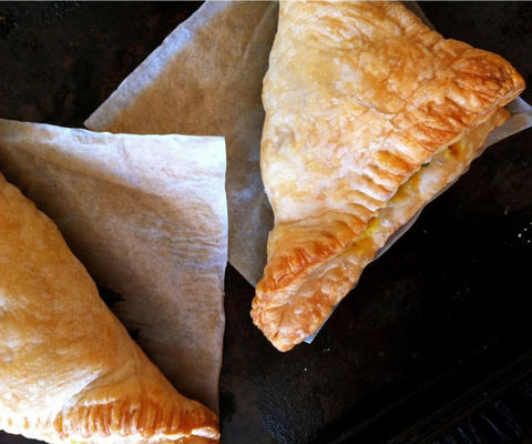 kopen Geautomatiseerde gebakproductielijn met PLC-touchscreenbesturing en 1 jaar garantie voor croissant- en broodverwerking online manufacture